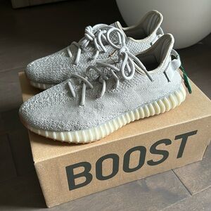 Yeezy 7.5 color sesame